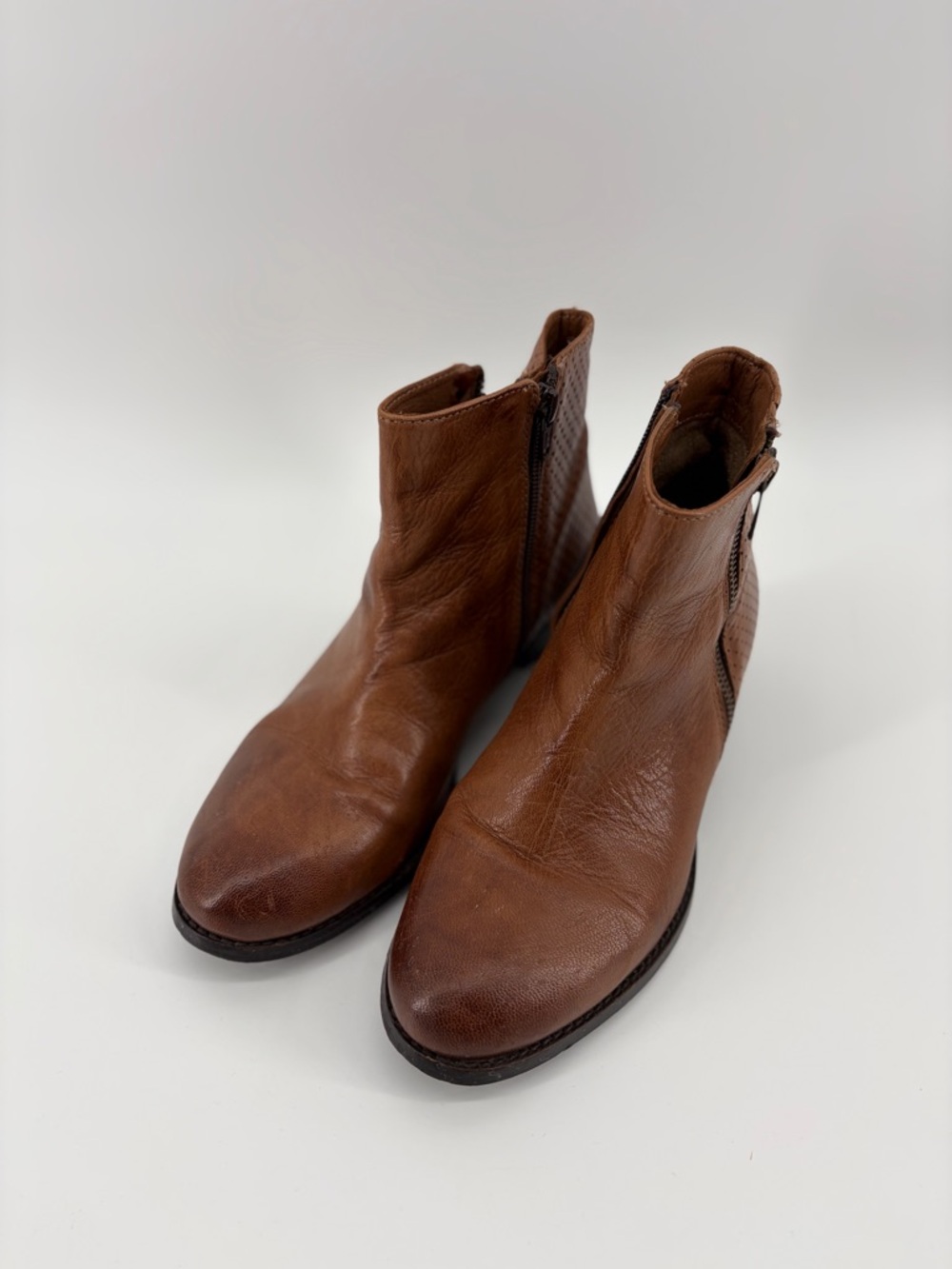 Diba Since 1990, Ankle Boot Distressed Brown Leather, Side Zip Women's Size 8.5